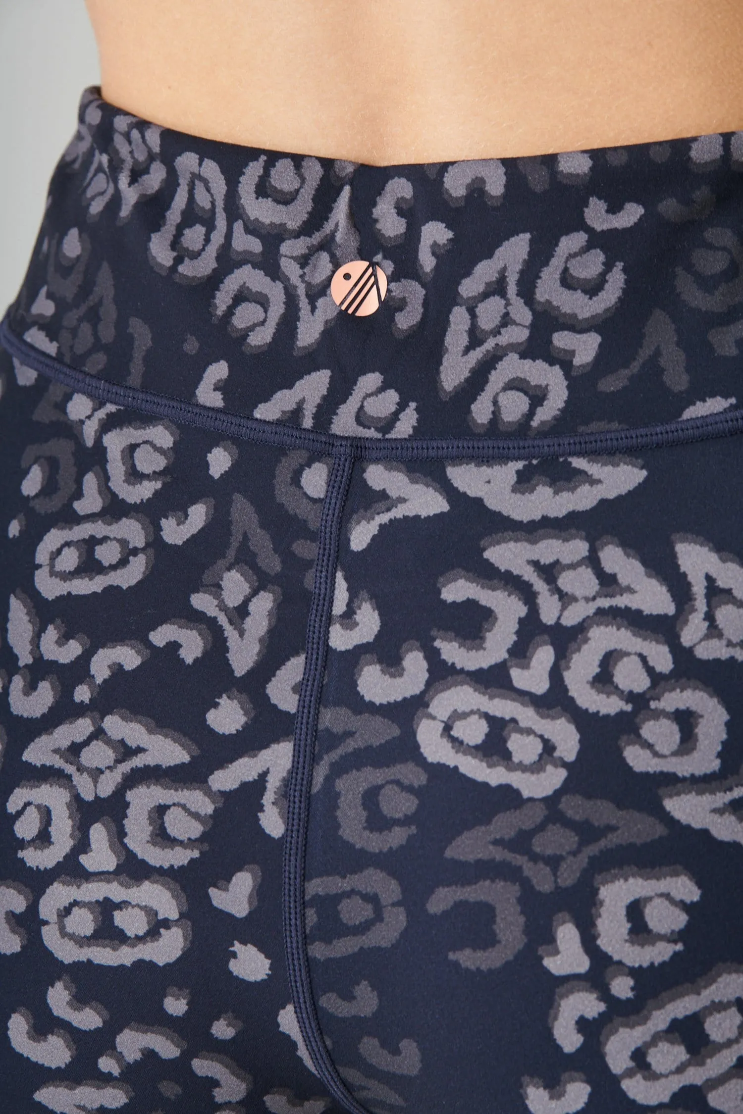 The Recycled Outdoor Leggings - Navy Wild Print