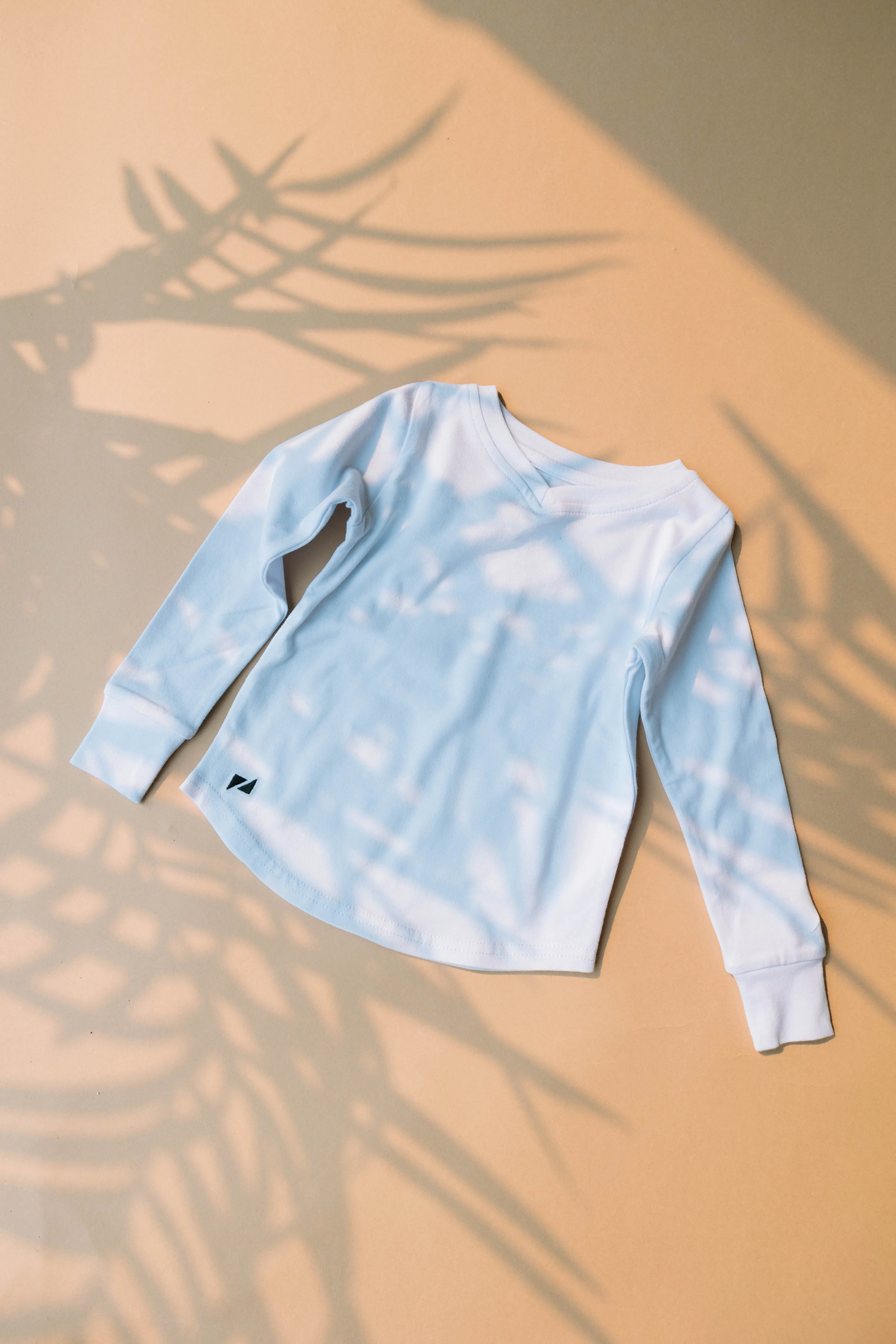 V-NECK SIGNATURE LONG SLEEVE | BRIGHT WHITE